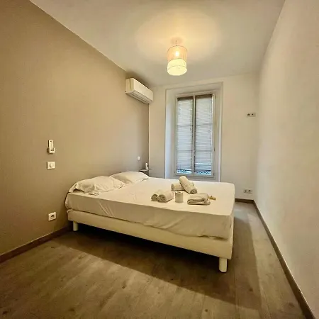 For 2 - Hyper Center Near Tram Apartament *